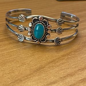 Beautiful vintage turquoise silver cuff bracelet